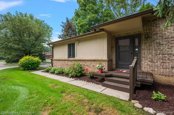 West Bloomfield, MI 48322 1053,6329 Brookview Lane