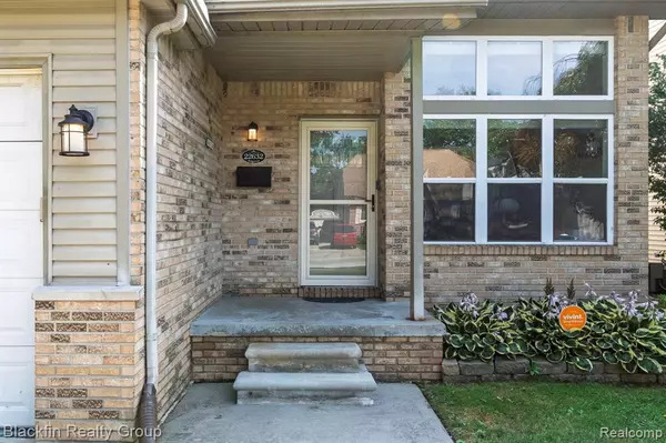 Saint Clair Shores, MI 48080 1476,22632 Ridgeway Street