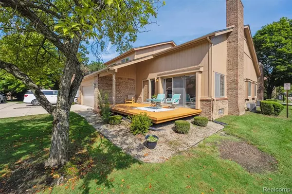 Livonia, MI 48152 3947,37484 N Laurel Park Drive