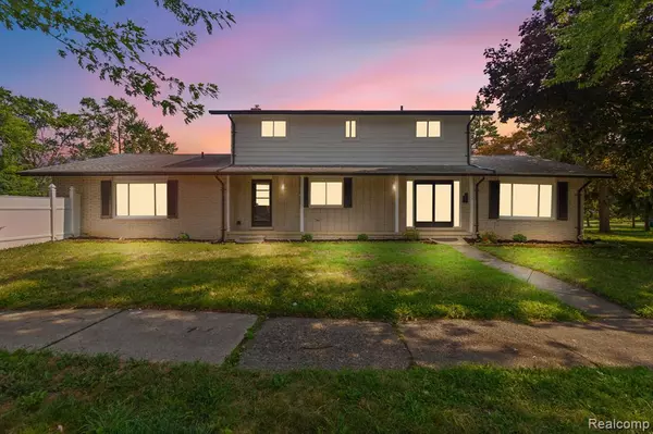 1386 Three Mile Drive, Grosse Pointe Park, MI 48230 1124