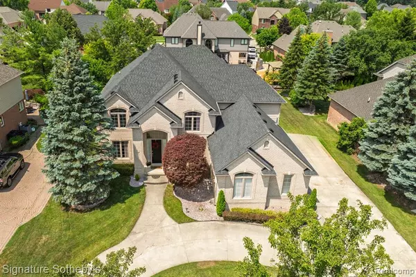 Shelby Twp, MI 48316 5348,55397 Apple Lane