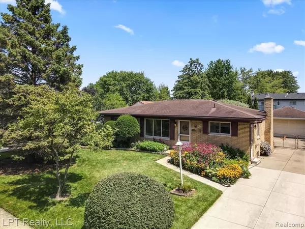 Chesterfield, MI 48047 4054,50422 Spruce Drive