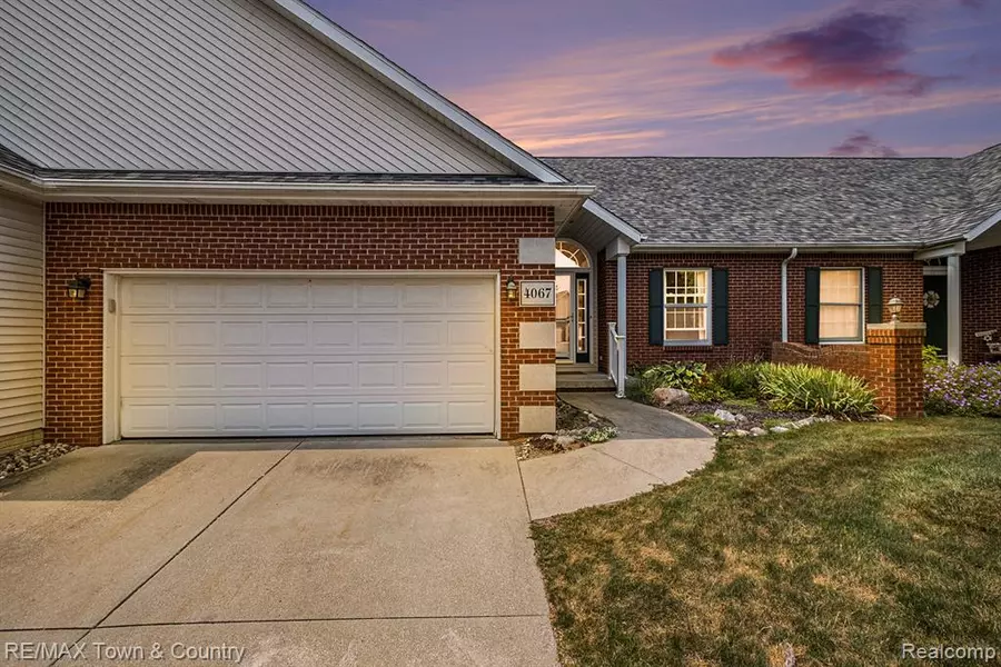4067 Squire Hill Drive, Flushing, MI 48433 3100