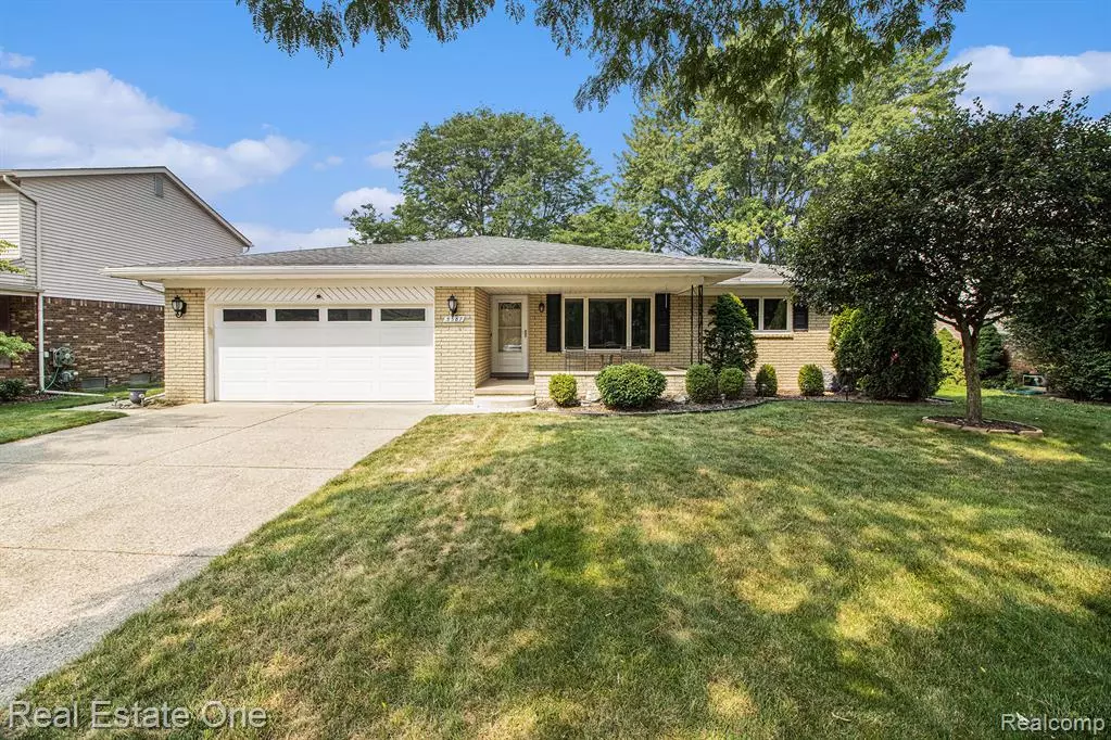 Troy, MI 48085 3804,5587 Aster Drive