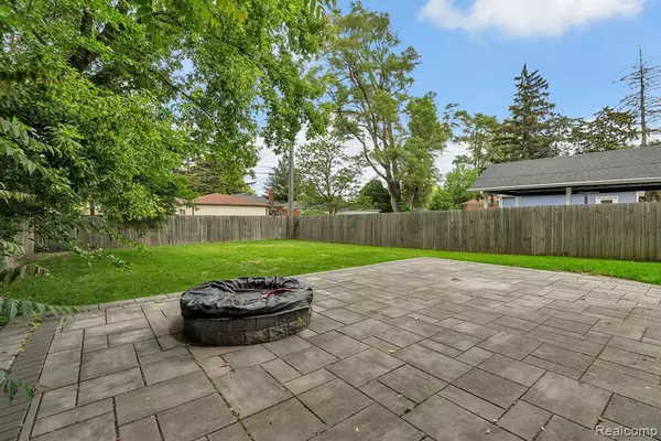 Royal Oak, MI 48073 2685,423 Woodlawn Ave