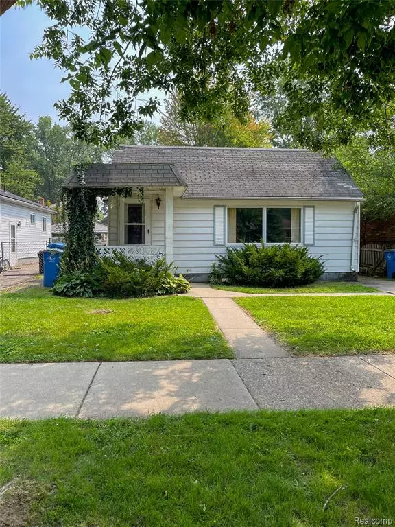 Dearborn Heights, MI 48125 3062,4005 Weddell Street
