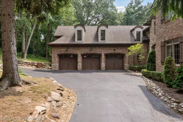 Brighton, MI 48116 8067,6184 Kingsley Court