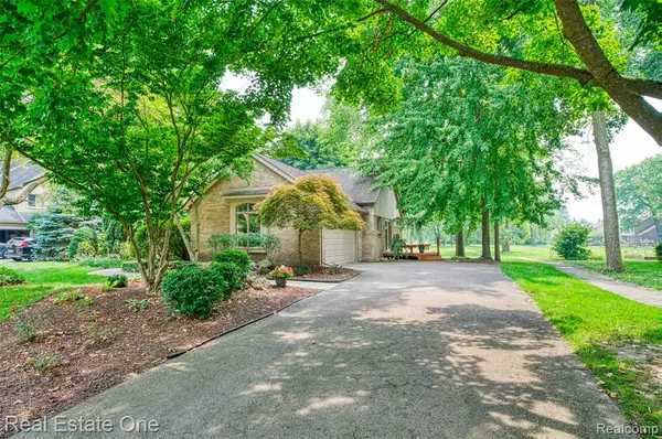 Farmington Hills, MI 48331 2241,33771 Walnut Lane