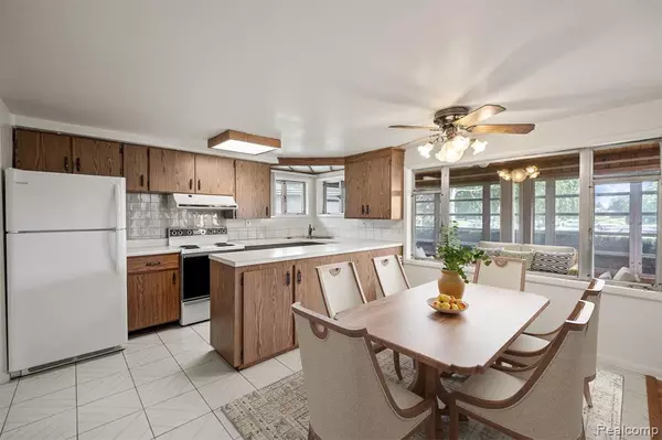 White Lake, MI 48386 2810,10073 Burgess Court
