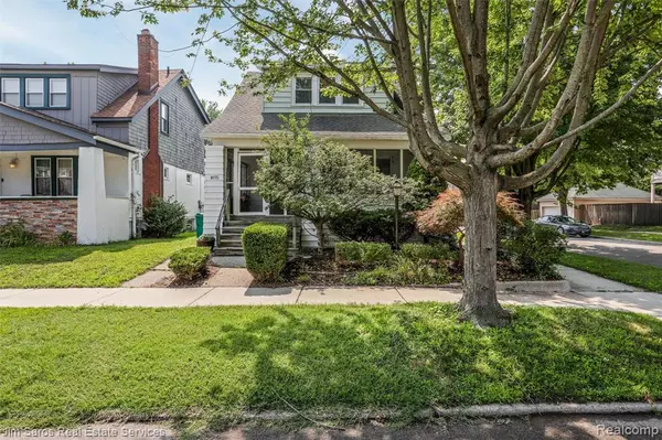 1075 Wayburn Street, Grosse Pointe Park, MI 48230 1351