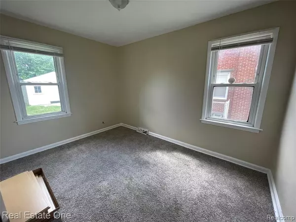 Dearborn, MI 48128 1122,1738 Mayburn Street