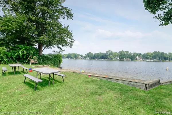 Whitmore Lake, MI 48189 9299,335 Dartmoor Street
