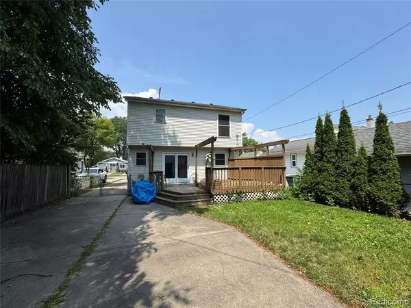 Clawson, MI 48017 2210,309 Massoit Street