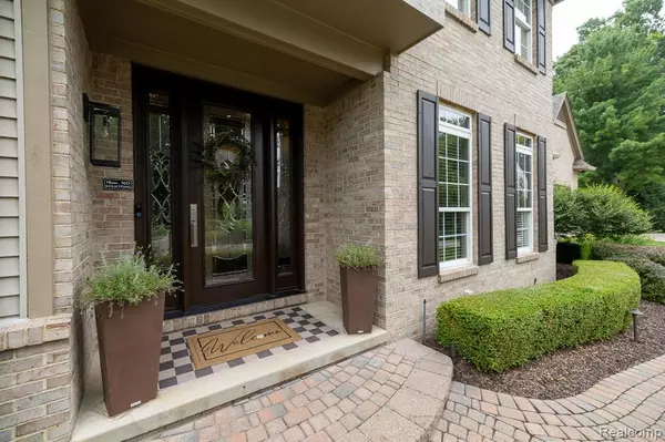 Commerce Twp, MI 48382 1583,4910 Knollcrest Court