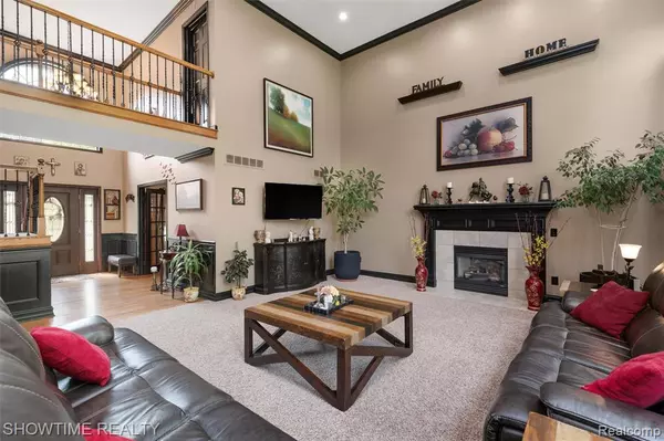 Macomb, MI 48042 6116,18563 Cracklewood Drive
