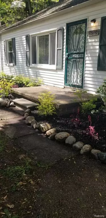 Southfield, MI 48075 3811,20450 MIDWAY Avenue
