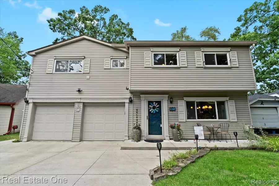 265 Oak Island Drive, Wolverine Lake, MI 48390 2041