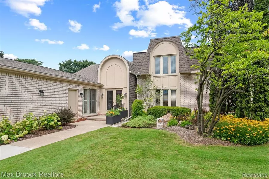5137 Woodlands Drive, Bloomfield Hills, MI 48302 2868