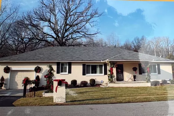 19234 Buck Avenue, Brownstown, MI 48174 9543