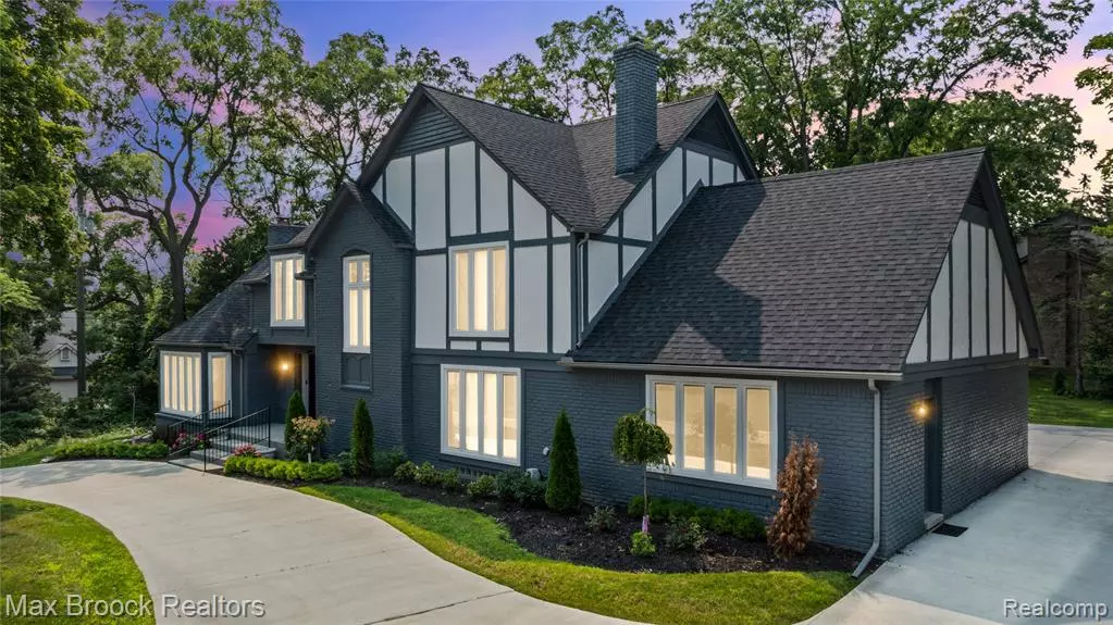 4490 Strathdale Lane, West Bloomfield, MI 48323 2855