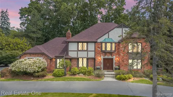 West Bloomfield, MI 48323 1648,4279 Pine Lane