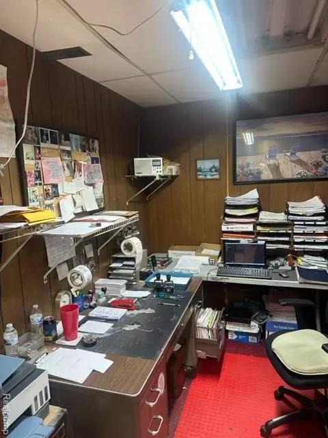 Flint, MI 48507 1594,3518 Fenton Road