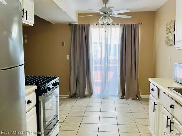 Pontiac, MI 48340 2201,15 Beechwoode Lane