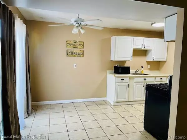 Pontiac, MI 48340 2201,15 Beechwoode Lane