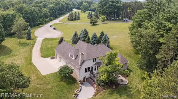 Pinckney, MI 48169 9268,9071 Thornapple Drive