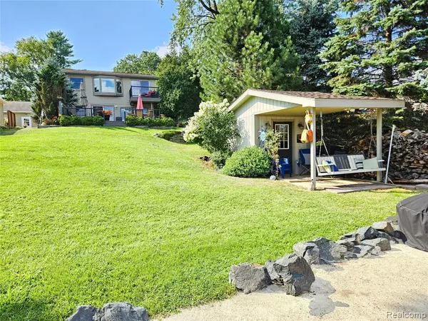 1325 Beach Drive, Orion Twp, MI 48360 1207