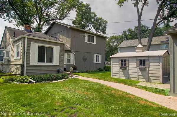 Commerce Twp, MI 48382 4207,9393 Boncrest Street