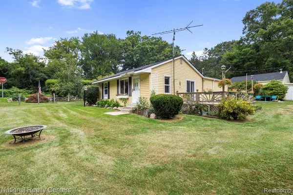 Clarkston, MI 48348 3489,8990 Woodlawn Avenue