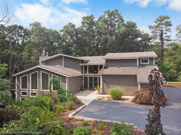 Brighton, MI 48116 9731,5728 Eggert Place