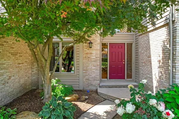 Rochester Hills, MI 48306 4585,1218 Lakeview Drive
