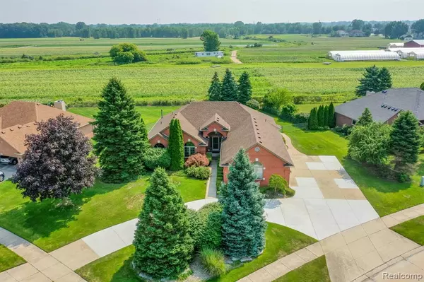 Macomb, MI 48042 4266,51384 Indian Pointe Drive