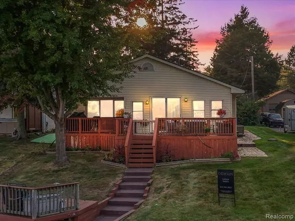 Brighton, MI 48114 7303,8437 WOODLAND SHORE Drive