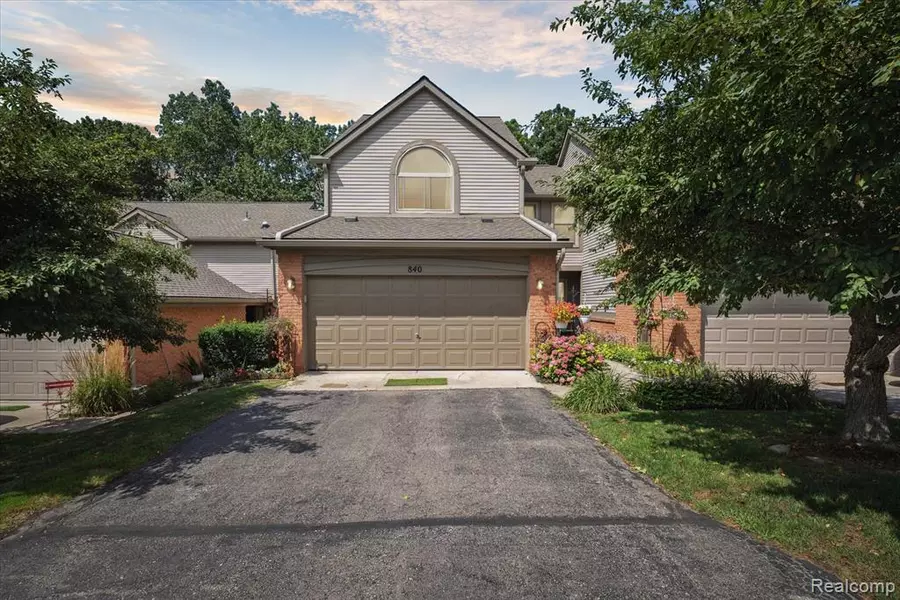 840 Woodridge Hills Drive, Brighton, MI 48116 2402