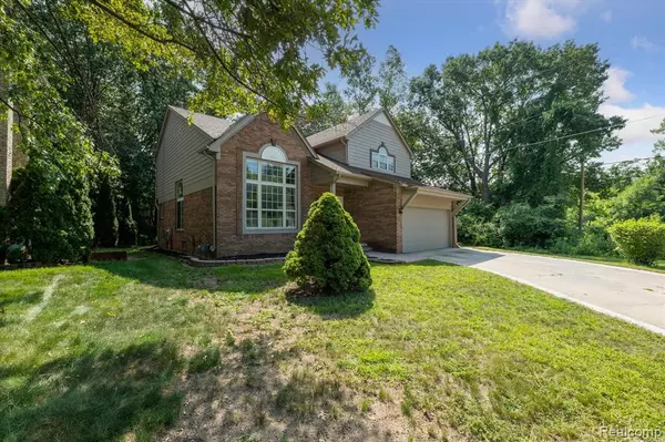 Livonia, MI 48150 3677,8802 Parkside Drive