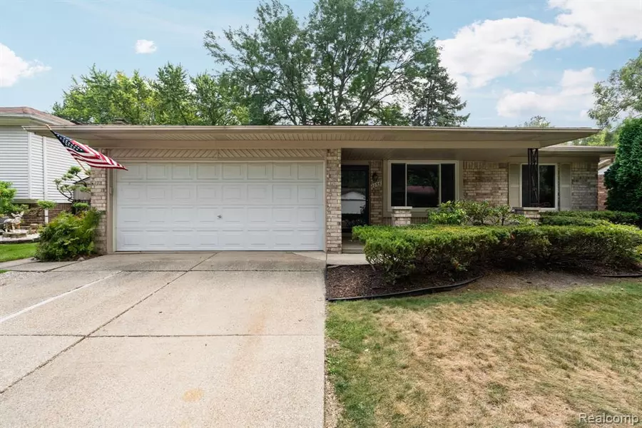 2256 Niagara Drive, Troy, MI 48083 5934