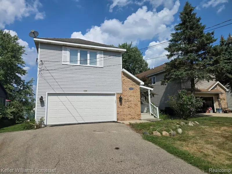 1664 S Newman Road, Lake Orion, MI 48362 2247