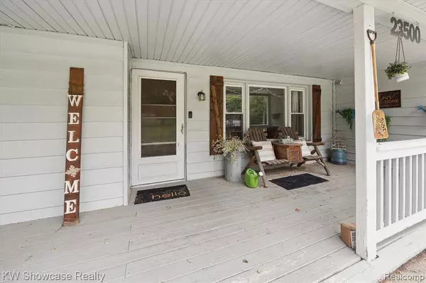 Farmington, MI 48336 2922,23500 Sans Souci Street