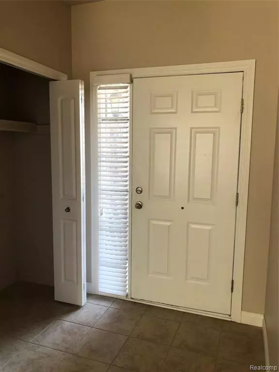 New Baltimore, MI 48047 5747,29126 TIMBER WOODS Drive