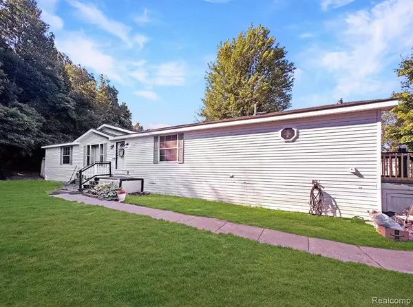 Fenton, MI 48430,8489 Barkwood Circle