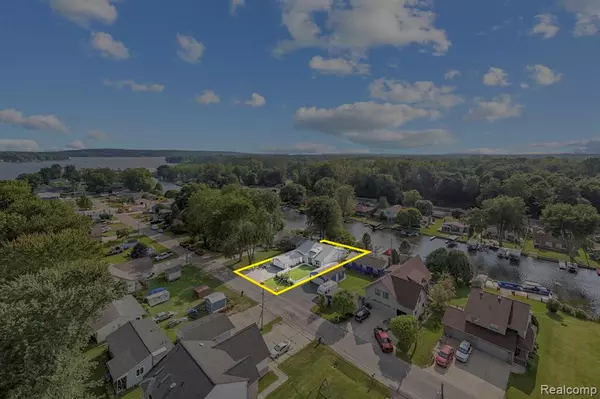Pinckney, MI 48169 8864,11026 Colony Road