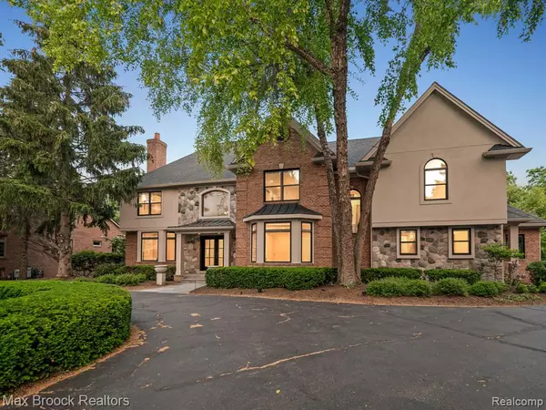 Bloomfield Hills, MI 48301 3725,4331 Spruce Hill Lane