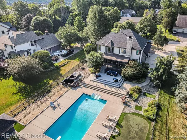 4020 Pine Ridge Court, Fenton, MI 48430 9135