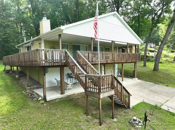 8700 Hillsdale Drive, Gregory, MI 48137 9658