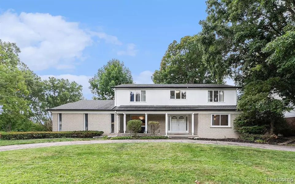 22465 Kenwyck Drive, Southfield, MI 48034 2124