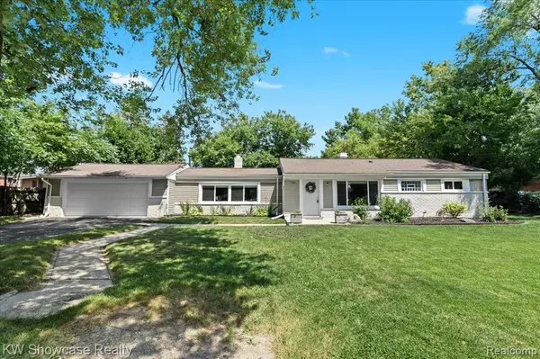 216 Fernbarry Drive, Waterford, MI 48328 3115