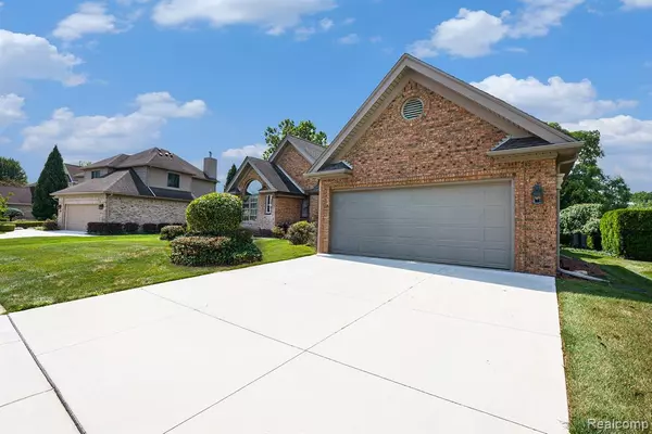 Clinton Township, MI 48038 1325,43815 Columbia Drive